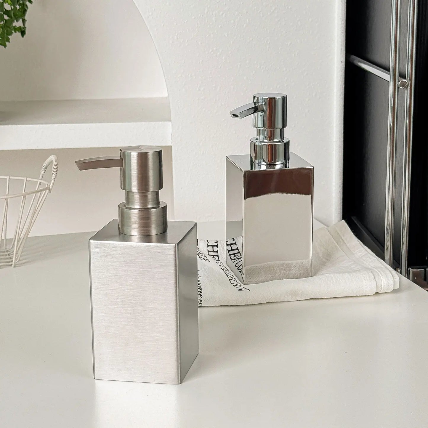 304 Stainless Steel Liquid Soap Dispenser Hand Sanitizer Bottle for Bathroom