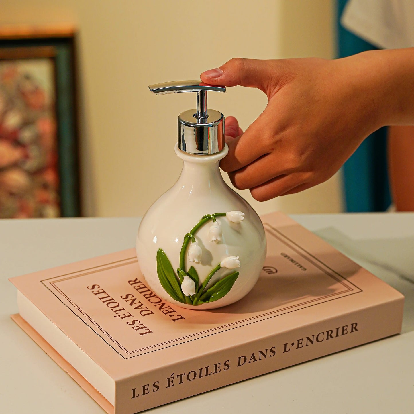 soap dispenser Creative ceramic bell orchid bathroom hand washing lotion bath gel hair washing water press lotion sub bottled
