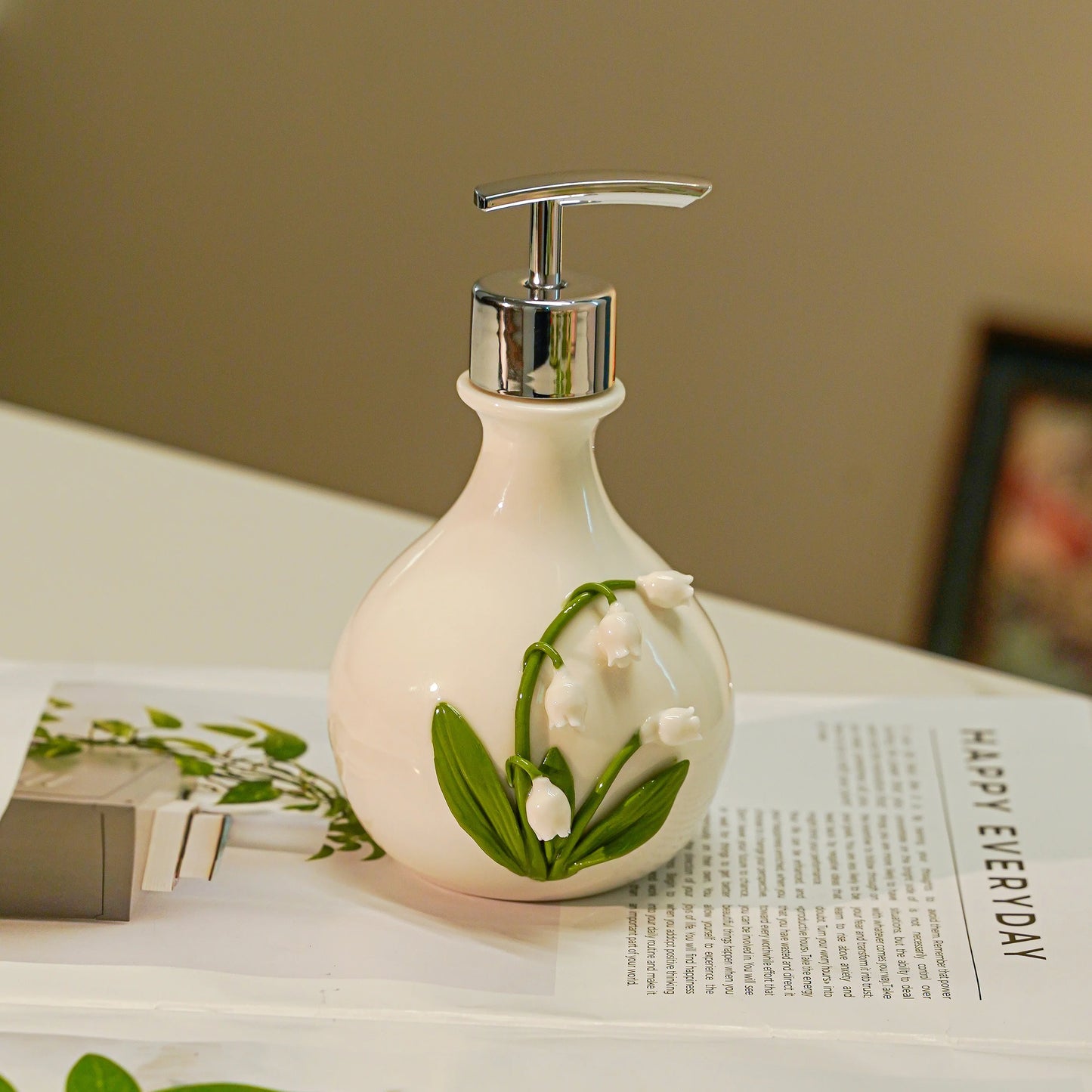 soap dispenser Creative ceramic bell orchid bathroom hand washing lotion bath gel hair washing water press lotion sub bottled