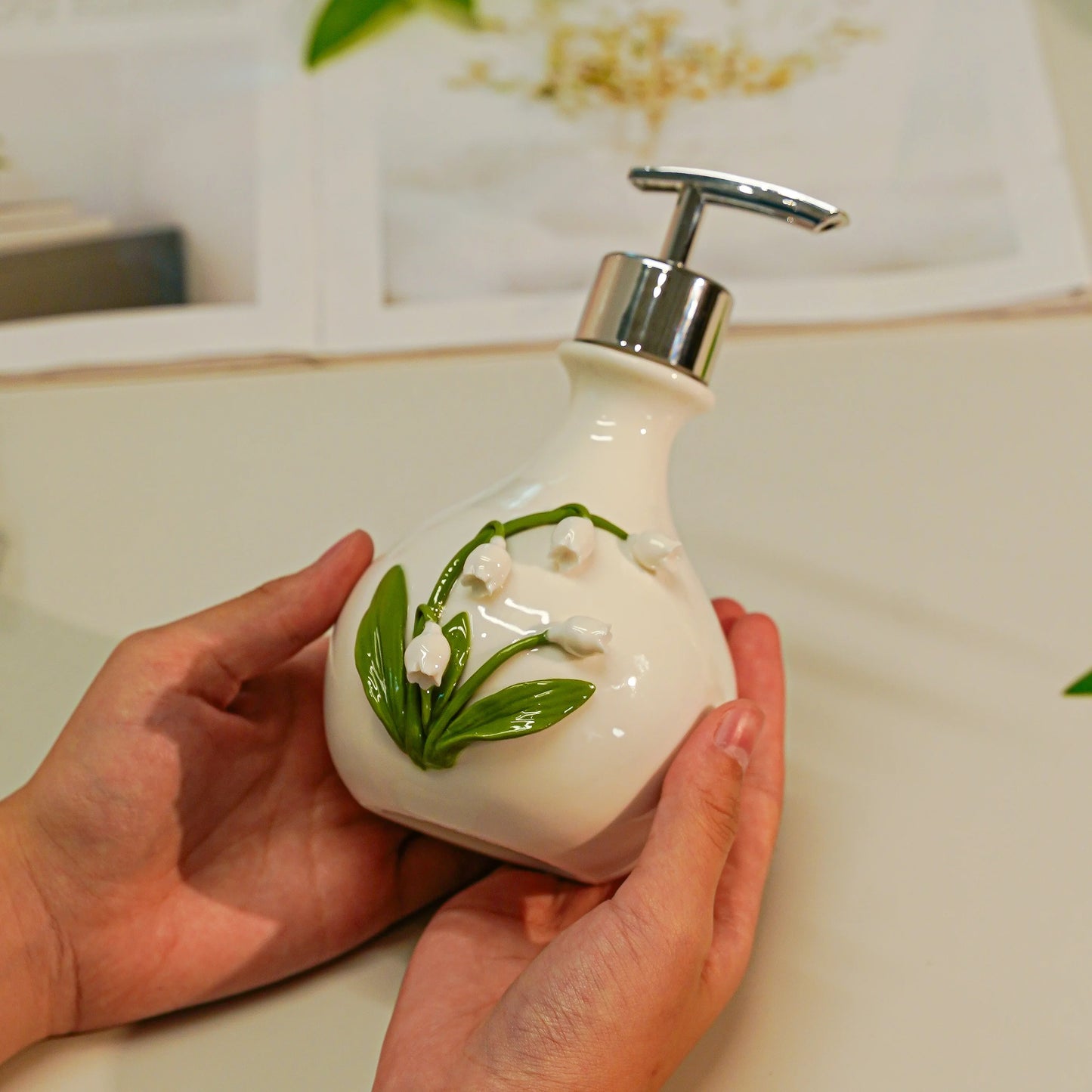 soap dispenser Creative ceramic bell orchid bathroom hand washing lotion bath gel hair washing water press lotion sub bottled