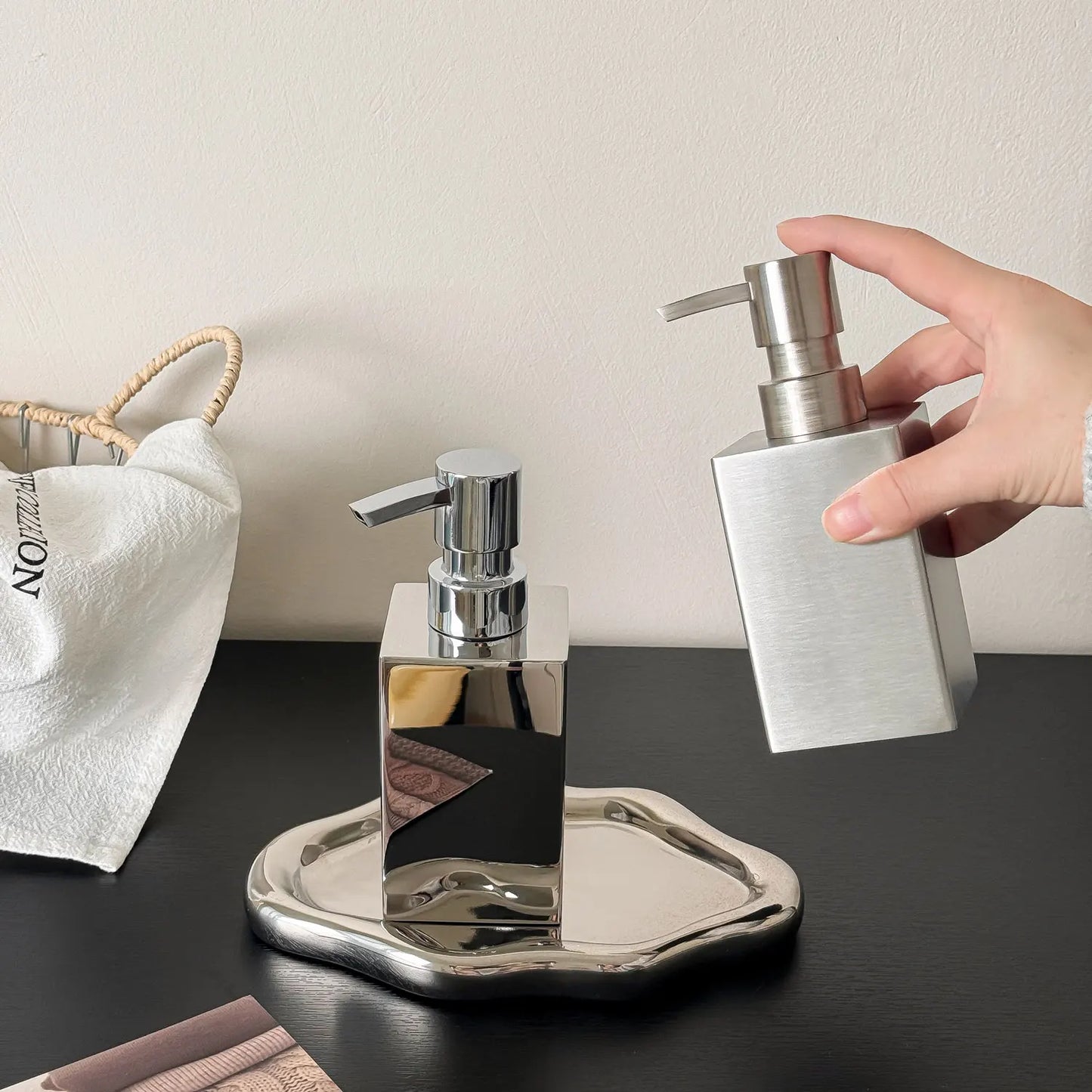 304 Stainless Steel Liquid Soap Dispenser Hand Sanitizer Bottle for Bathroom